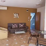 Venis House