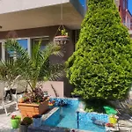 Venis House 3*