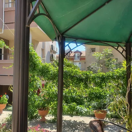 Venis House 3* Σωζόπολη