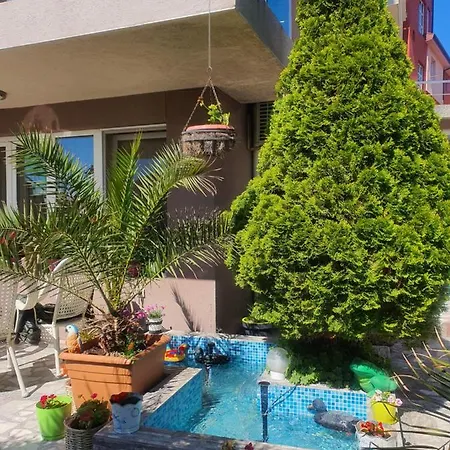 Venis House 3*