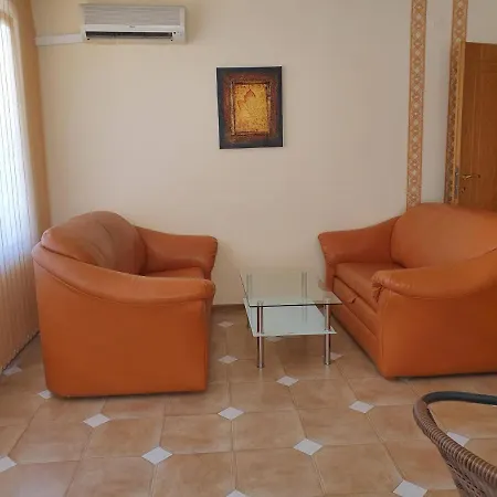 Venis House 3*