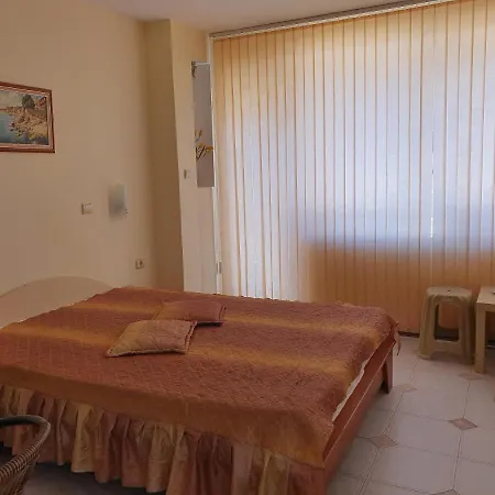 Venis House 3*
