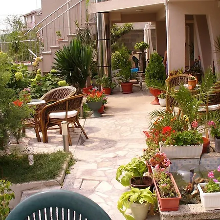 Venis House