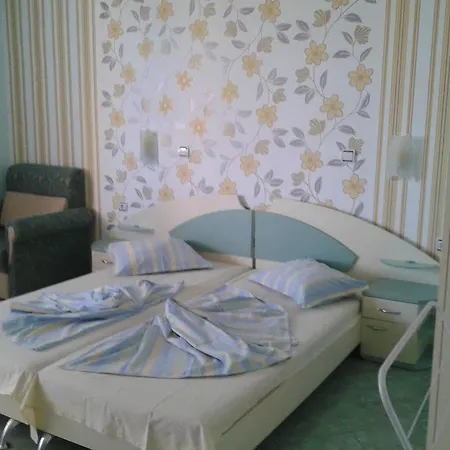 Venis House 3*